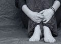 Θεσσαλονίκη: Στο σκαμνί 53χρονος για τον βιασμό της ανιψιάς του – Ένταση και λιποθυμίες στη δίκη