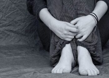 Θεσσαλονίκη: Στο σκαμνί 53χρονος για τον βιασμό της ανιψιάς του – Ένταση και λιποθυμίες στη δίκη