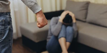 Θεσσαλονίκη: «Ήθελα να ξέρω με πόσους έχει πάει» – Στο δικαστήριο 34χρονος για βία στην 27χρονη έγκυο σύντροφό του