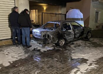 Αυτοκίνητο τυλίχθηκε στις φλόγες στον Εύοσμο