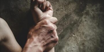 Θεσσαλονίκη: Εφιάλτης για 21χρονη – Την «μάντρωσε» σε σπίτι και την βίασε