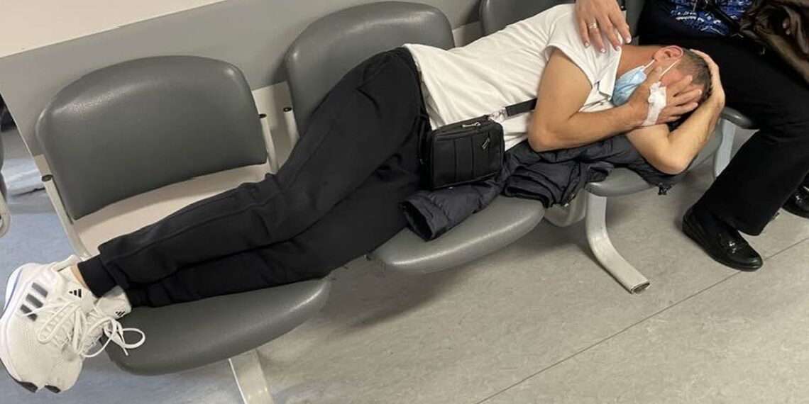 Γεωργιάδης για ξαπλωμένο ασθενή σε καρέκλες του Θεαγένειου: “Υπήρχαν διαθέσιμα κρεβάτια, απαράδεκτη εικόνα”