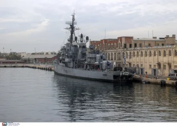Θεσσαλονίκη: Αναχωρεί για τη Σαλαμίνα το ιστορικό αντιτορπιλικό ΒΕΛΟΣ
