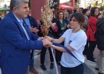 Έυοσμος: Έφτασε η χρυσή ελιά για τον αυριανό Διεθνή Μαραθώνιο (Eικόνες)