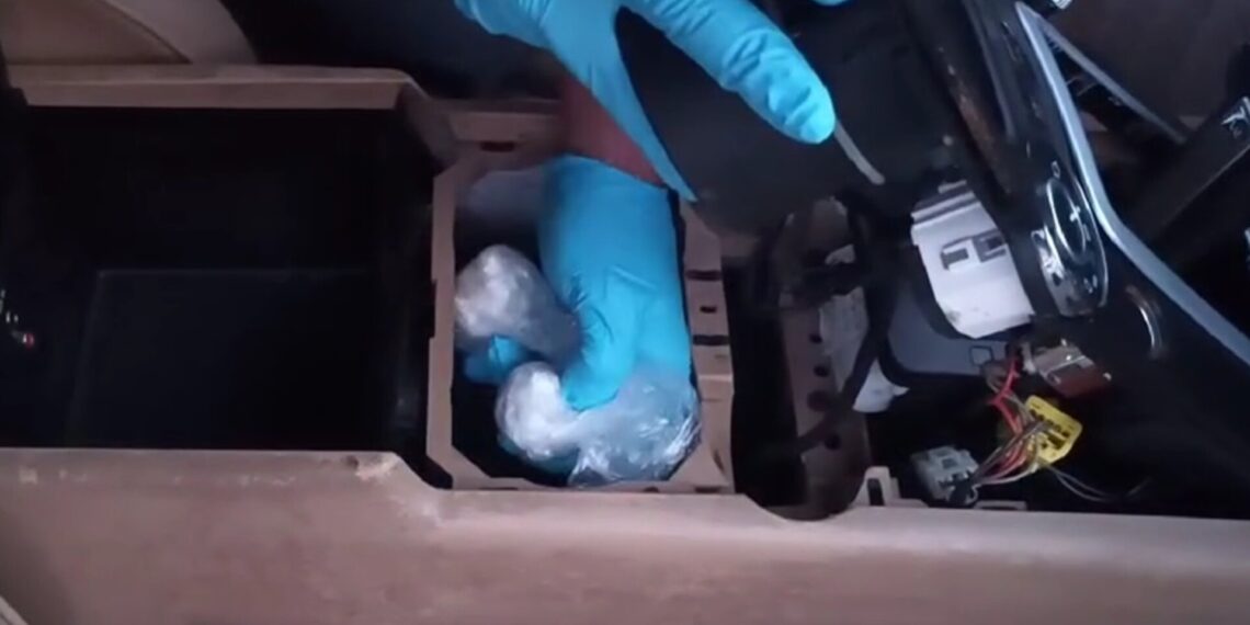 Θεσσαλονίκη: Έκρυβε την κοκαΐνη σε αποσμητικό και κάτω από το κιβώτιο ταχυτήτων αυτοκινήτου