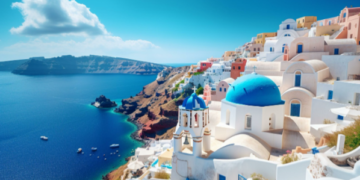 Μια βόλτα με σκάφος στους αρχαίους τόπους της Σαντορίνης