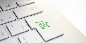 Δημιουργούσαν e-shops και πουλούσαν “μαϊμού” προϊόντα για επώνυμα σε Θεσσαλονίκη και άλλες περιοχές