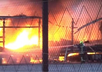 Θεσσαλονίκη: Φωτιά σε τρεις τράκτορες στο λιμάνι τα ξημερώματα – Δείτε βίντεο