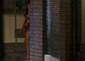 Δυτική Θεσσαλονίκη: Μάνα και γιος χτυπούσαν και εξέδιδαν 22χρονη στη Γιαννιτσών – Πώς άρχισε ο εφιάλτης για τη νεαρή