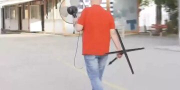 Θεσσαλονίκη: Γονείς πήγαν ανεμιστήρες σε Λύκειο για να μπορέσουν τα παιδιά να δώσουν πανελλήνιες (video)