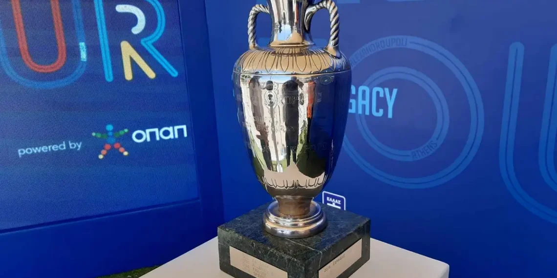 Η Θεσσαλονίκη υποδέχθηκε την ιστορική κούπα του Euro 2004 (φωτο+video)