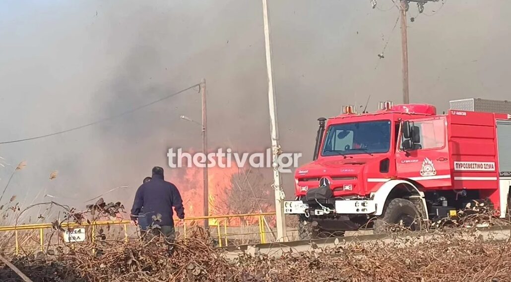 Φωτιά σε τρία φορτηγά τα ξημερώματα στη Θεσσαλονίκη