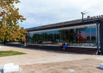 Θεσσαλονίκη: Δημοπρασία για τα 3 γυάλινα περίπτερα στη Ν. Παραλία – Ποια η τιμή τους