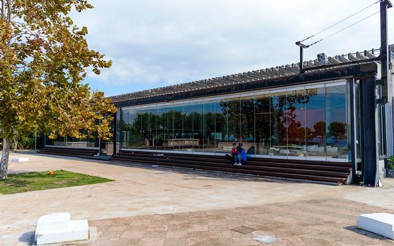 Θεσσαλονίκη: Δημοπρασία για τα 3 γυάλινα περίπτερα στη Ν. Παραλία – Ποια η τιμή τους