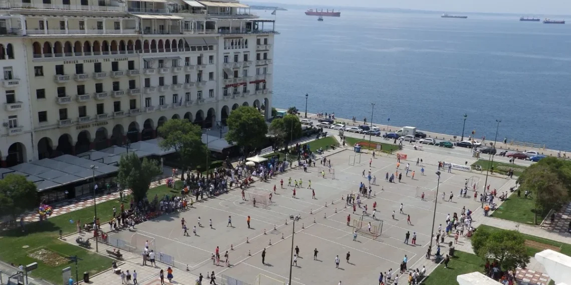 Θεσσαλονίκη: Σε γήπεδο beach handball μετατρέπεται από σήμερα η πλατεία Αριστοτέλους!