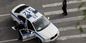 Θεσσαλονίκη: Συνελήφθη 26χρονη που κλείδωσε τον 7χρονο γιο της στο διαμέρισμα και πήγε στο super market