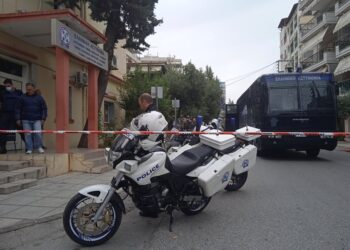 Εύοσμος: Αποπειράθηκαν να ληστέψουν με λοστό ψιλικατζίδικο