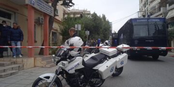 Εύοσμος: Αποπειράθηκαν να ληστέψουν με λοστό ψιλικατζίδικο
