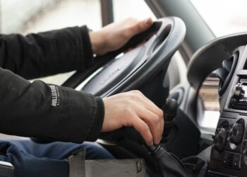 Εύοσμος: Μεθυσμένος οδηγός τράκαρε Ι.Χ. κι επιτέθηκε σε αστυνομικούς