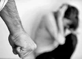 Θεσσαλονίκη: Πρώην στρατιωτικός κατηγορείται ότι κυνήγησε την αδερφή του με μαχαίρι και το πέταξε στην πλάτη της