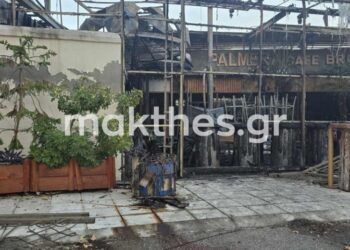 Κάηκε ολοσχερώς καφέ – μπαρ στη Νεάπολη