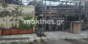 Κάηκε ολοσχερώς καφέ – μπαρ στη Νεάπολη