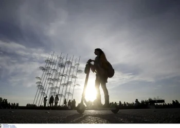 Θεσσαλονίκη: Έλεγχοι και πρόστιμα από Δευτέρα για τα ηλεκτρικά πατίνια – Πού θα απαγορεύονται