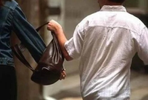 Άρπαξε τσάντα από 53χρονη στον Εύοσμο