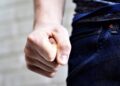 Εύοσμος: Άγριο ξύλο σε ανήλικο – Του επιτέθηκαν έξι 15χρονοι και τον τραβούσαν βίντεο