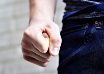 Εύοσμος: Άγριο ξύλο σε ανήλικο – Του επιτέθηκαν έξι 15χρονοι και τον τραβούσαν βίντεο