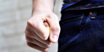 Εύοσμος: Άγριο ξύλο σε ανήλικο – Του επιτέθηκαν έξι 15χρονοι και τον τραβούσαν βίντεο