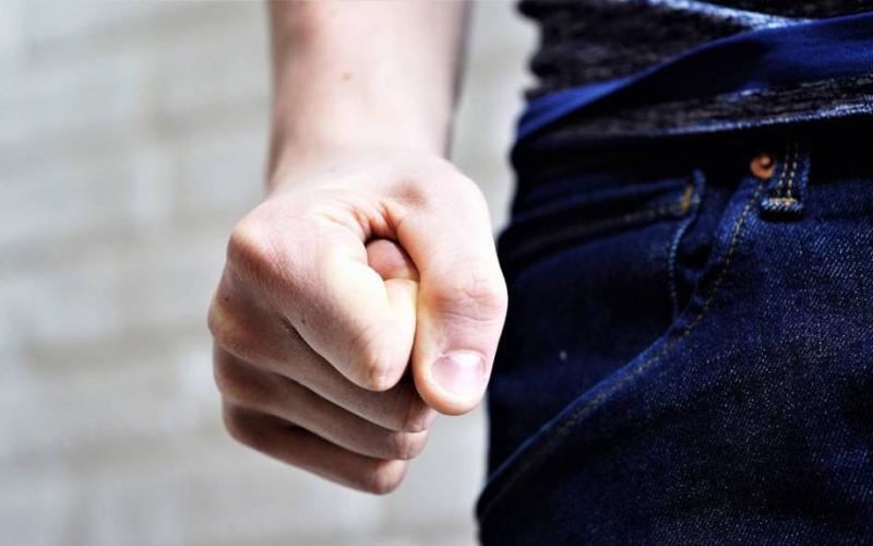 Εύοσμος: Άγριο ξύλο σε ανήλικο – Του επιτέθηκαν έξι 15χρονοι και τον τραβούσαν βίντεο