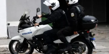 Θεσσαλονίκη: Έκλεψε σίδερα από μαγαζί με το… πάσο του και απείλησε να πατήσει με αμάξι τον διευθυντή