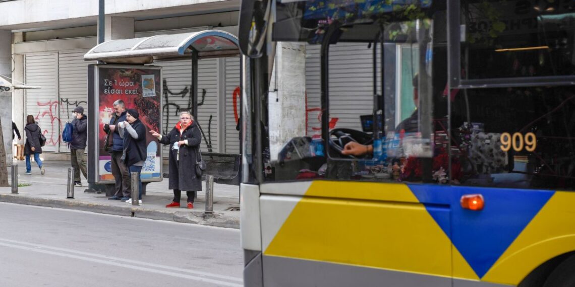 Θεσσαλονίκη: Αστικό λεωφορείο παρέσυρε πεζό – Τραυματίστηκαν επιβάτες