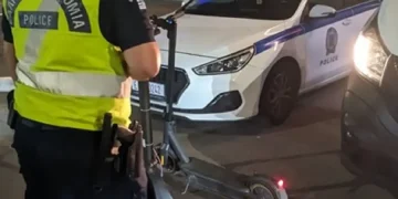 Θεσσαλονίκη: Βροχή τα πρόστιμα για τα πατίνια – 140 παραβάσεις σε έξι μέρες, η πλειονότητα για κράνος