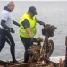 Δύτες καθάρισαν τον Θερμαϊκό και βρήκαν στον βυθό του από πατίνια, ποδήλατα μέχρι… μηχανάκι! – Δείτε φωτογραφίες