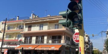 Εύοσμος: 14 ημέρες μετά το πρόβλημα στην οδό Παπάγου παραμένει