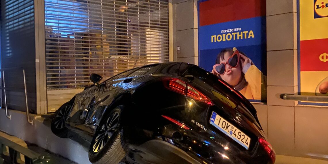 Σοβαρό τροχαίο τα ξημερώματα στην Εθνικής Αντιστάσεως