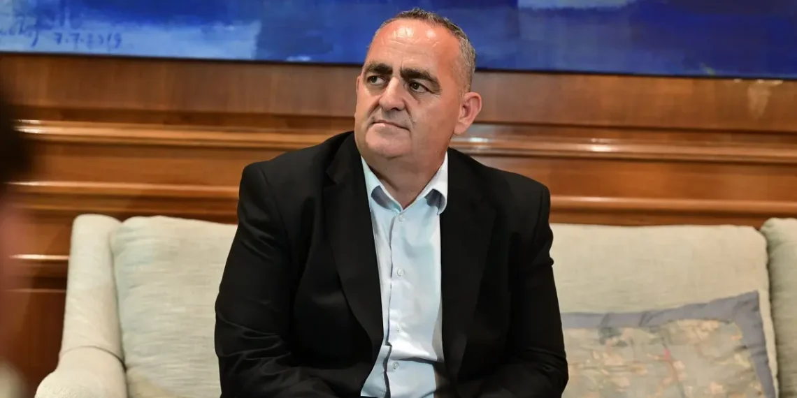 Στη Θεσσαλονίκη αύριο ο Φρέντι Μπελέρης – Συνάντηση με Γκιουλέκα στο ΥΜΑΘ