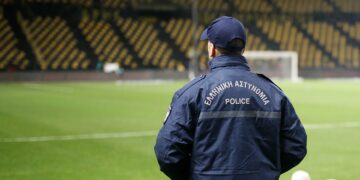 Θεσσαλονίκη: Χειροπέδες σε υπάλληλο σεκιούριτι στο “Βικελίδης” γιατί έβαλε οπαδό στο γήπεδο χωρίς εισιτήριο