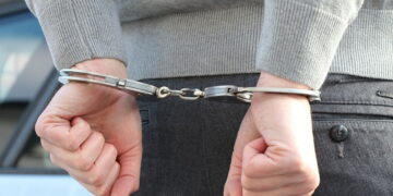 Θεσσαλονίκη: Χειροπέδες σε 42χρονο Σέρβο – Εκκρεμούσε ένταλμα από την “Ερυθρά Αγγελία” για απόπειρα ανθρωποκτονίας και εμπορία ναρκωτικών