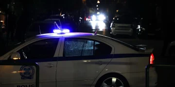 Εύοσμος: Επεισοδιακή σύλληψη 27χρονου μετά από καταδίωξη – Περνούσε με κόκκινο, χτύπησε σε πεζοδρόμιο και έπεσε σε κάγκελα