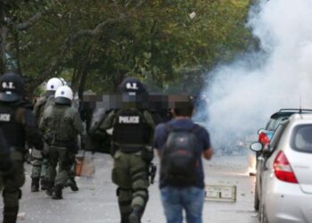 Θεσσαλονίκη: Ταυτοποιήθηκε 15χρονος που είχε πετάξει αντικείμενα σε ΜΑΤ έξω από το γήπεδο της Τούμπας