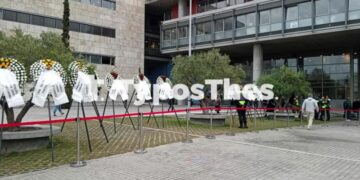 Η Θεσσαλονίκη αποχαιρετά τον Γιάννη Μπουτάρη – Στο δημαρχείο η σορός του (Εικόνες)