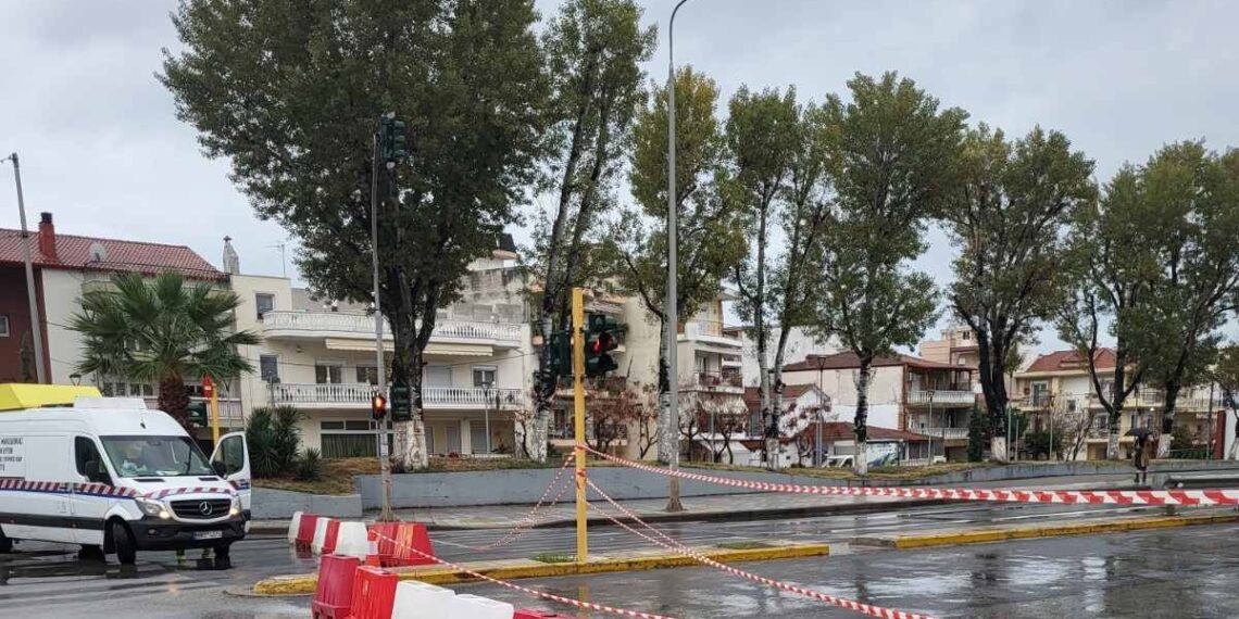 Διακοπή κυκλοφορίας στη γέφυρα Λεωφόρου Δενδροποτάμου – Υποχώρησε τμήμα