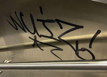 Θεσσαλονίκη: Ακόμη δεν άνοιξε το μετρό και έγραψαν στις κυλιόμενες στον σταθμό στη Βούλγαρη (φωτο)