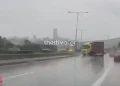 Θεσσαλονίκη: Δίπλωσε νταλίκα έξω από τη Σίνδο – Μποτιλιάρισμα και εκτροπές στην κυκλοφορία