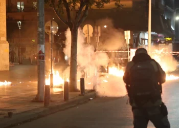 Θεσσαλονίκη: Κουκουλοφόροι πέταξαν μολότοφ στο Τουρκικό Προξενείο