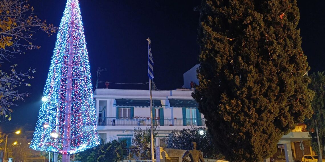 Ελευθέριο Κορδελιό: Άναψαν τα φώτα του χριστουγεννιάτικου δέντρου