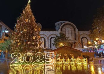 Εύοσμος: Άναψε το Χριστουγεννιάτικο δέντρο